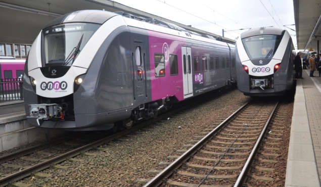 Sicher unterwegs: Das richtige Verhalten am Bahnübergang 